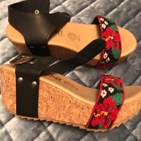 Embroidery sandals - Picture 2 of 4